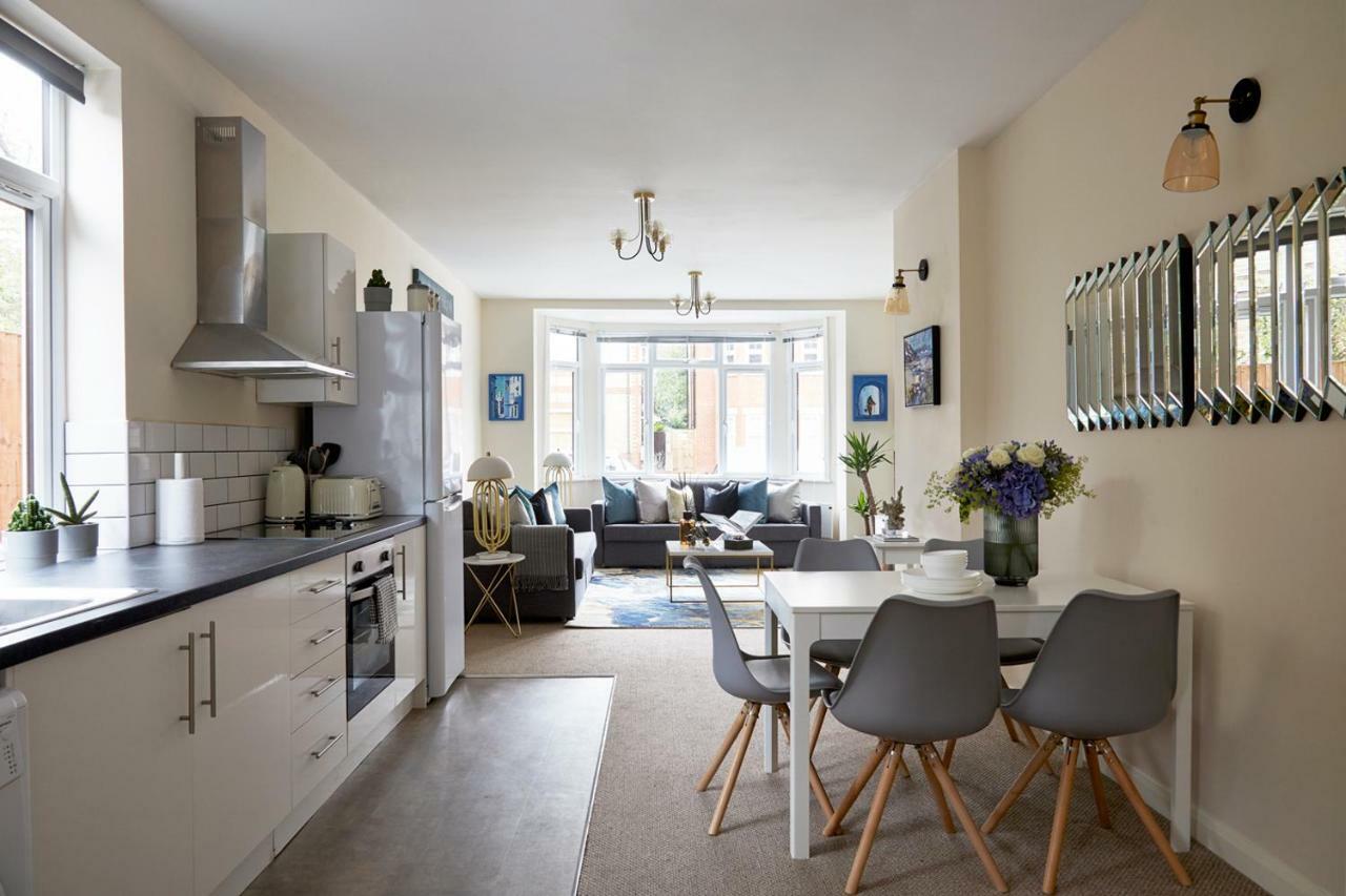 Aisiki Living At Alexandra Road, 2-Bedroom & 2-Bathroom With King Or Twin Beds And With Free Wi-Fi & Parking 왓퍼드 외부 사진