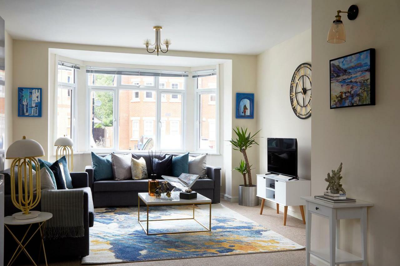 Aisiki Living At Alexandra Road, 2-Bedroom & 2-Bathroom With King Or Twin Beds And With Free Wi-Fi & Parking 왓퍼드 외부 사진