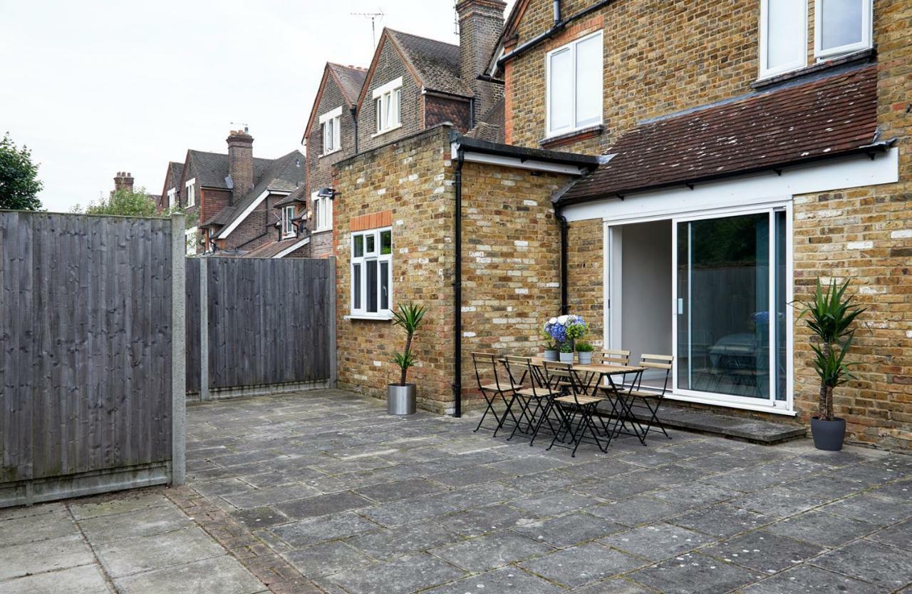 Aisiki Living At Alexandra Road, 2-Bedroom & 2-Bathroom With King Or Twin Beds And With Free Wi-Fi & Parking 왓퍼드 외부 사진